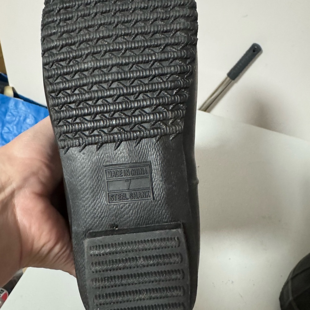 New winter boots - Picture 2 of 5